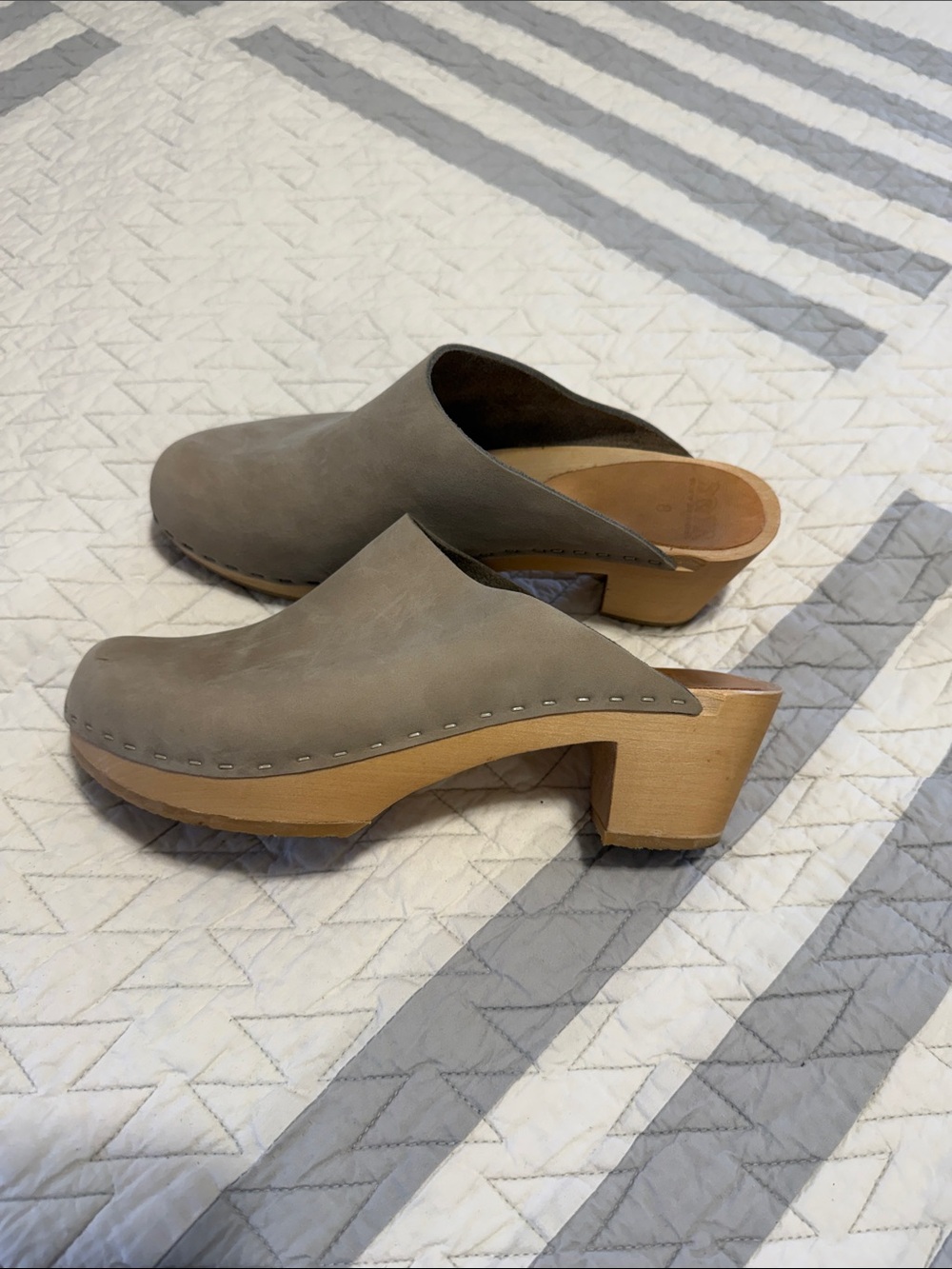 Bryr Women's Neutral Suede Slip-On Mules - Gray (38) - Picture 2 of 7